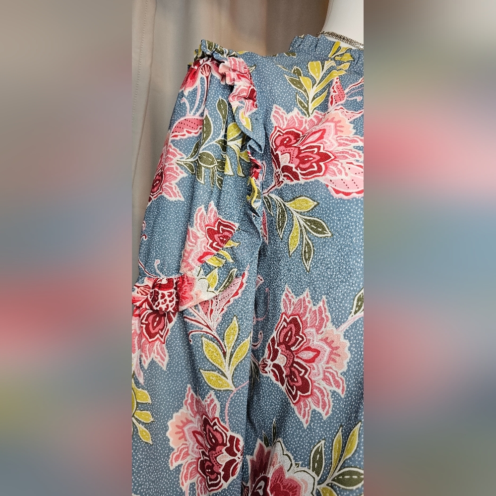 LOFT Blue and Red Floral Blouse - Picture 4 of 9